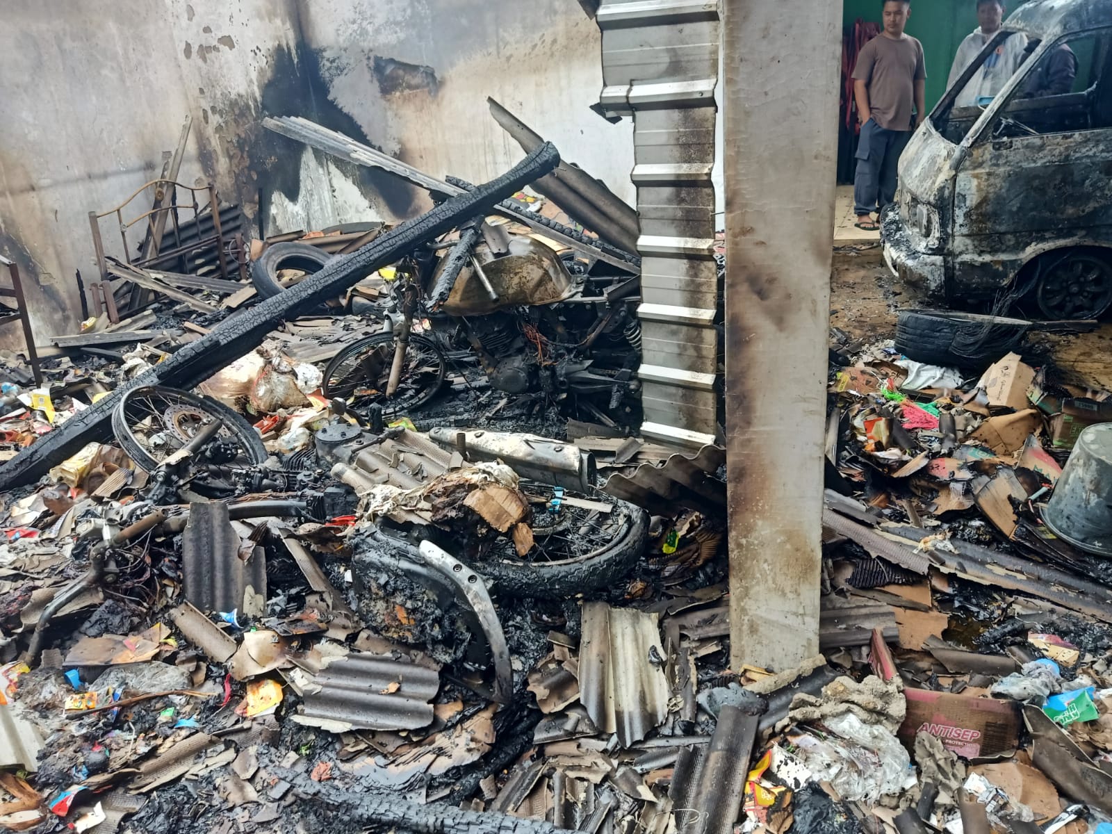 Gudang Rongsok di Bayongbong Garut Terbakar 